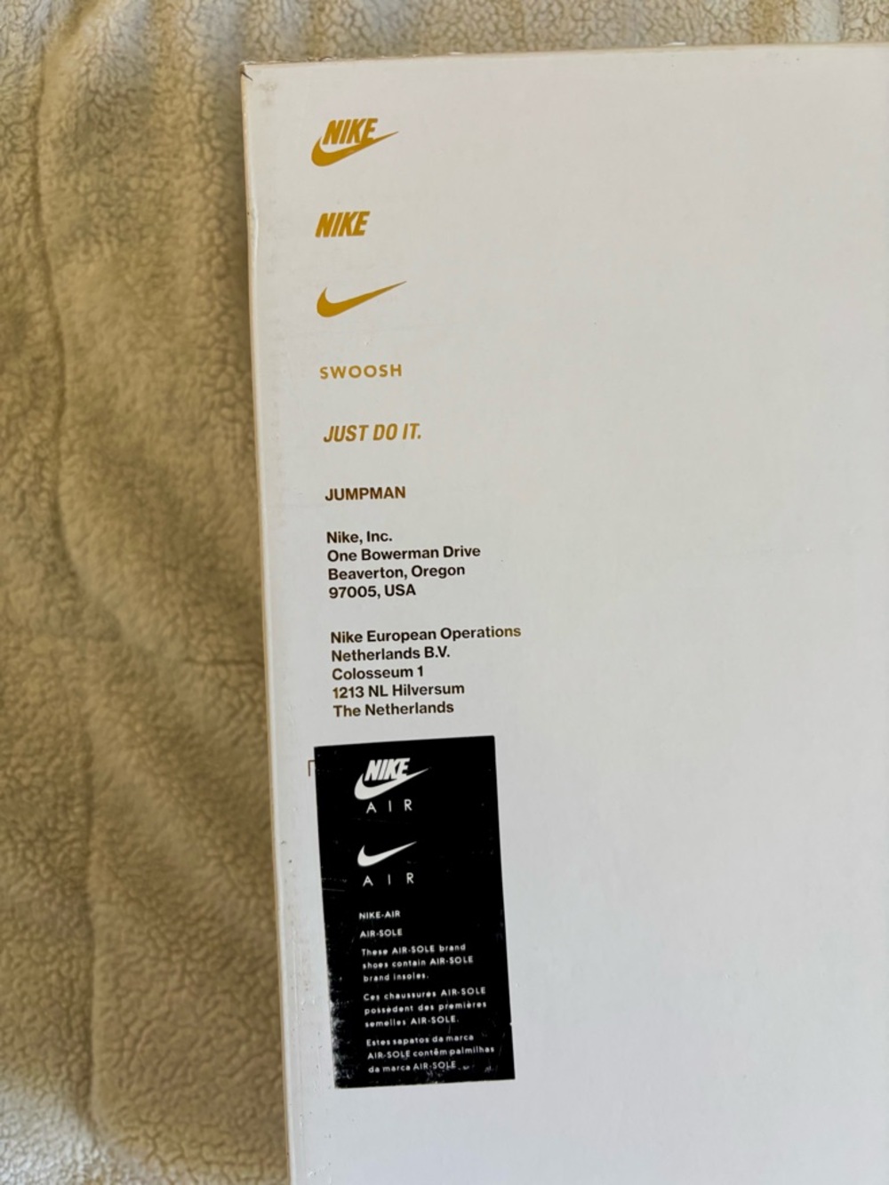 Nike Women's White High-Top Air Jordan 1 MID - Picture 13 of 16